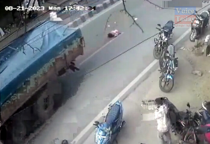 The lorry hit the bike.. the father died.. the child survived