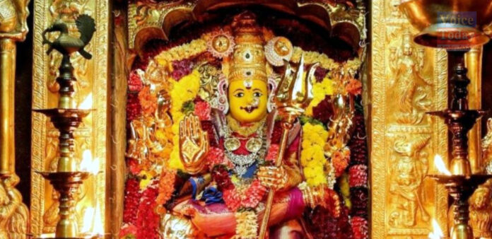 Vijayawada Durgamma... Darshan as Goddess Varalakshmi on Friday