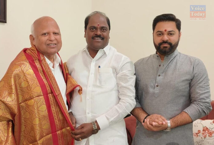 Maheswaram BJP candidate Andela Sriramulu Yadav met Tulla Devender Goud