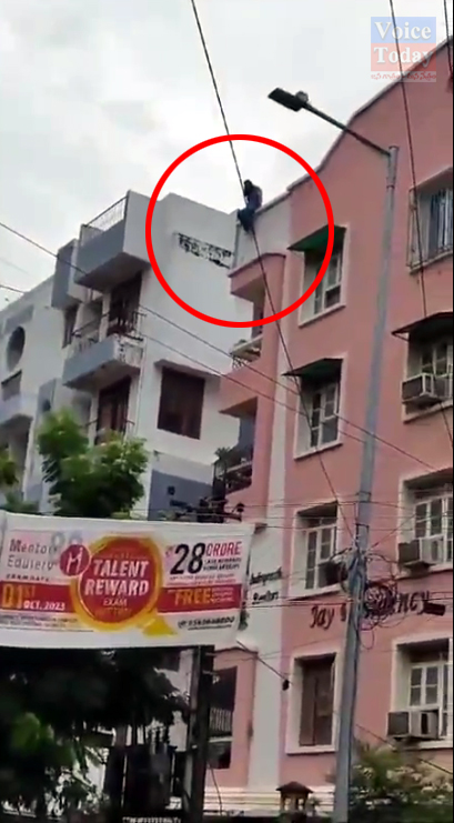 The girl who jumped from the apartment... was saved by the young man