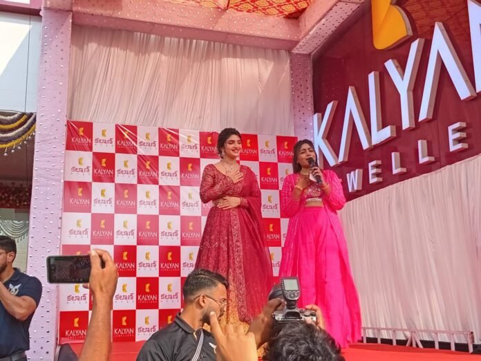 Famous movie actress Sri Leela Sandadi in Kadapa city..