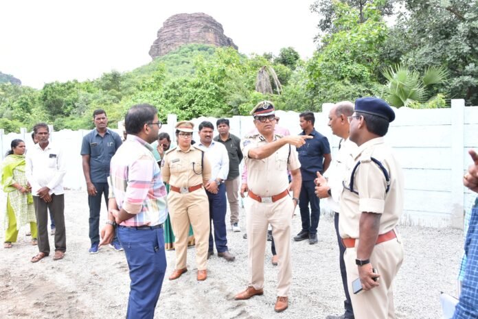 During the visit of the Ministers, a prestigious arrangement will be made.