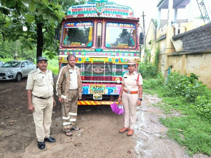 Illegal sand transportation lorry in custody