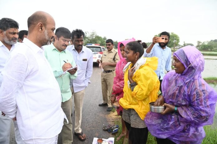 Sanjay stopped the cart seeing the girl who had become a labourer