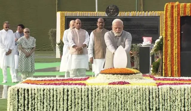 Modi pays tribute to former PM Vajpayee