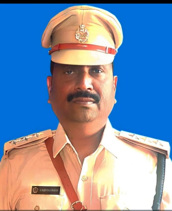 Rajendra Prasad as Maidukuru DSP