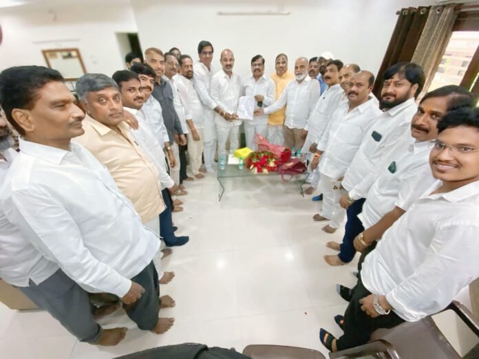 Union Minister of State Bandi Sanjay as Honorary Chairman of Apex Council of Munnuru Kapu Sangha Union Minister of State Bandi Sanjay as Honorary Chairman of Apex Council of Munnuru Kapu Sangha