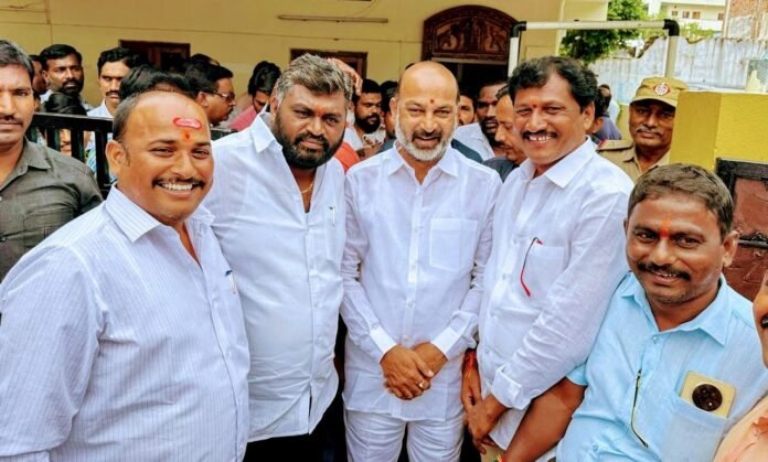 Munnuru Kapulu Invited Union Minister of State for Home Affairs Bandi Sanjay