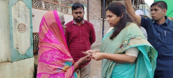 MLA Akhilapriya Distributed pensions in heavy rains