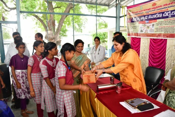 Separate wet and dry garbage