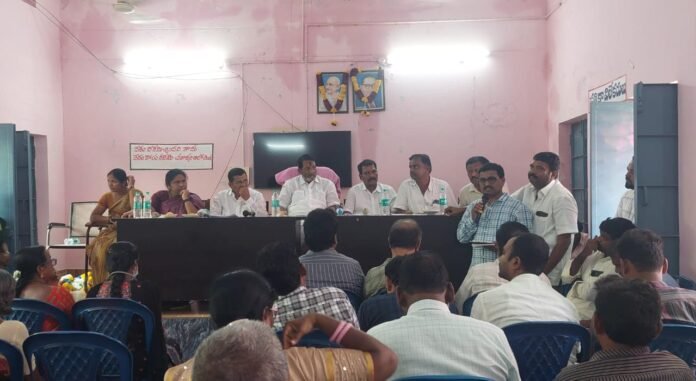 Leaders and officials should focus on the problems of villages Leaders and officials should focus on the problems of villages