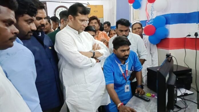 Dialysis center surroundings should be kept clean