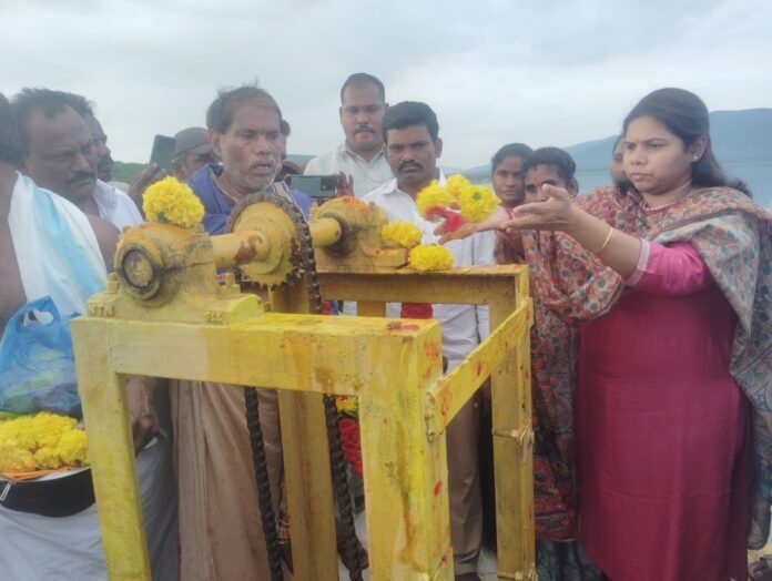 Allagadda MLA opened the gates of the reservoir Allagadda MLA opened the gates of the reservoir