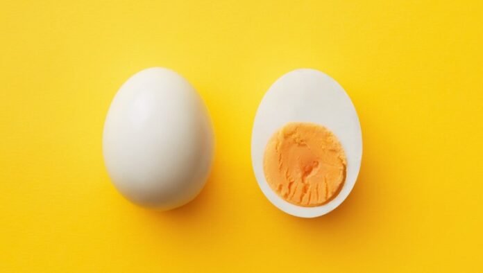 Which is more nutritious for health, whole egg or egg white?