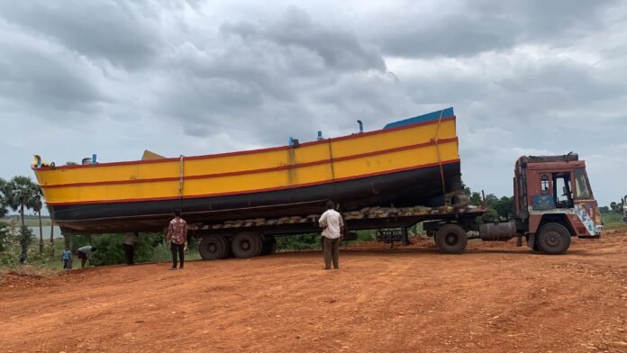 Huge boats into the Penna River
