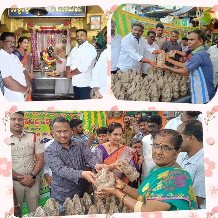 Distribution of free clay Ganesha idols Distribution of free clay Ganesha idols