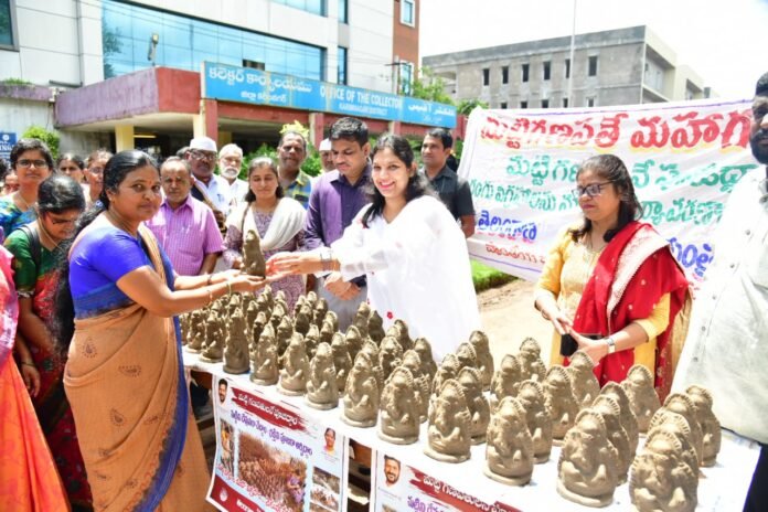 Distribution of soil ganpatis to employees