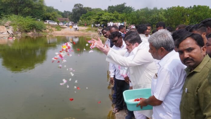 Minister Ponnam Prabhakar inspected Shanigaram Pond of Koheda Mandal