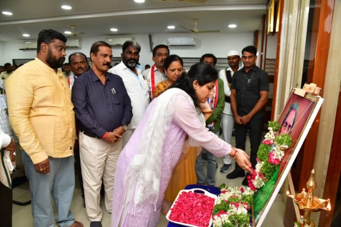 Tributes to Chakali Ailamma in the Collectorate
