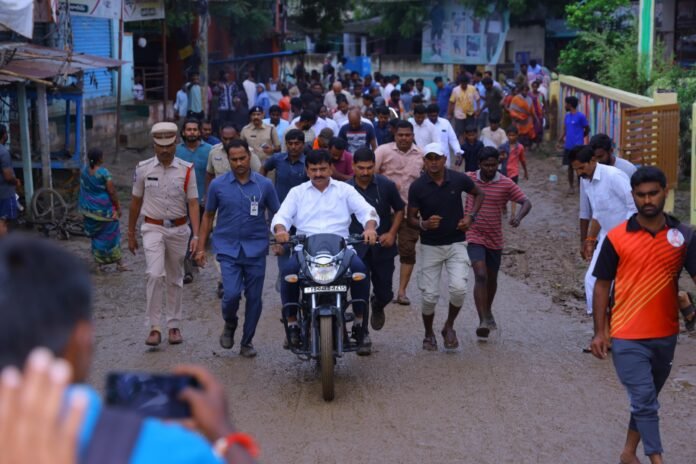 Ponguleti on Honda... RRR on Scooty