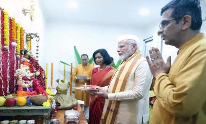 Prime Minister Narendra Modi participated in Vinayaka Puja at CJI's house Prime Minister Narendra Modi participated in Vinayaka Puja at CJI's house