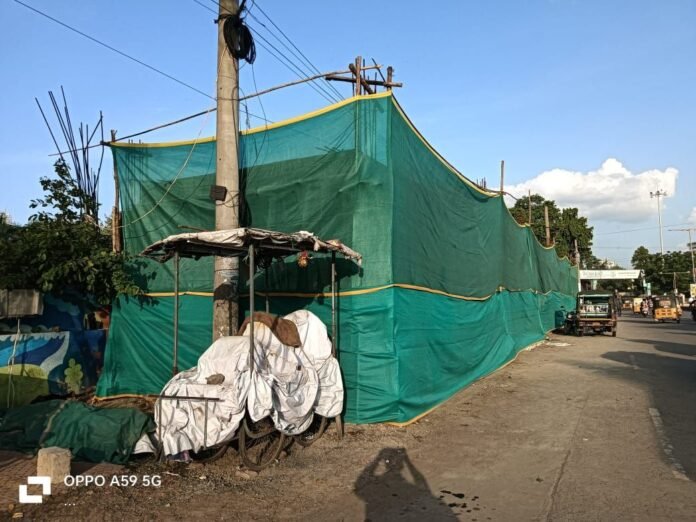 Construction of illegal structures on the road