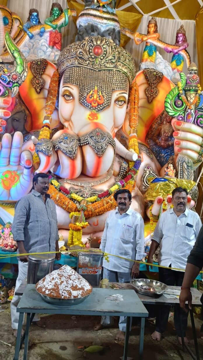 president of Brahmin community bought laddoo for 1,20,000 rupees in Tadipatri