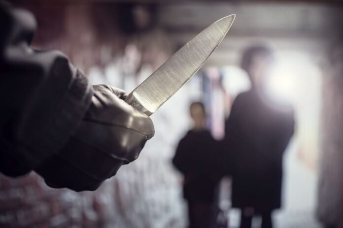 8 injured by youths who were angry with knives