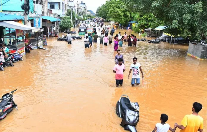 Assistance to flood victims should be increased to one lakh Assistance to flood victims should be increased to one lakh