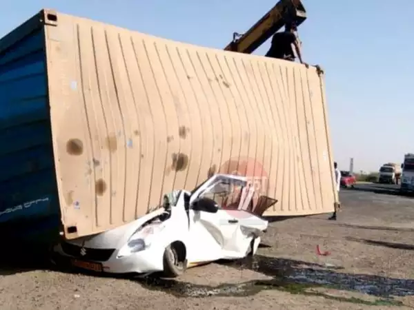 Container fell on car, four killed Container fell on car, four killed
