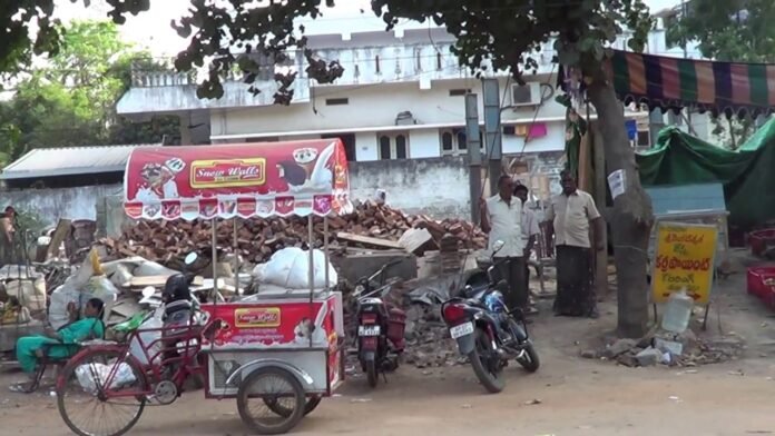 Road accident in Penamalur center