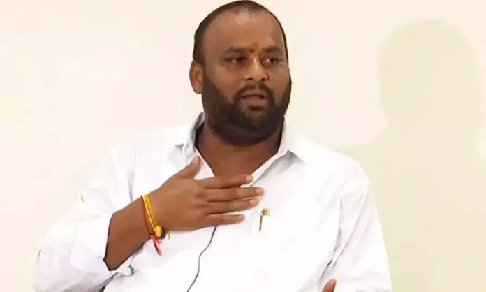 Supervision of Minister Ramprasad Reddy on food in full rain all night