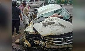 The car collided with the divider..Two were seriously injured The car collided with the divider..Two were seriously injured