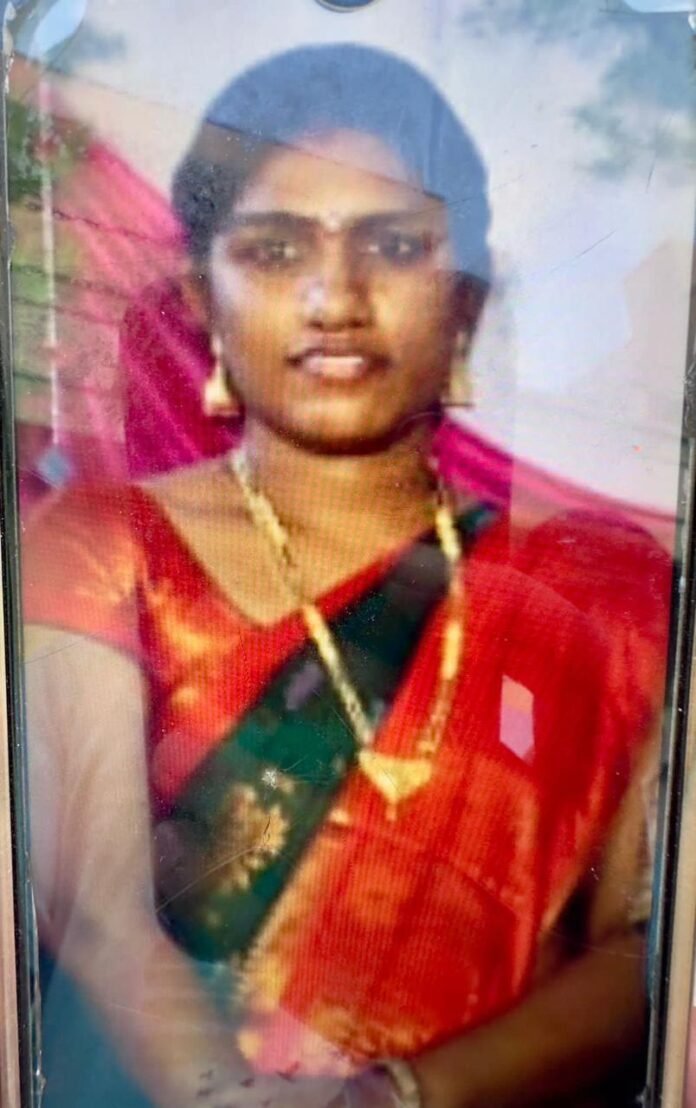 The husband killed his wife with a hammer