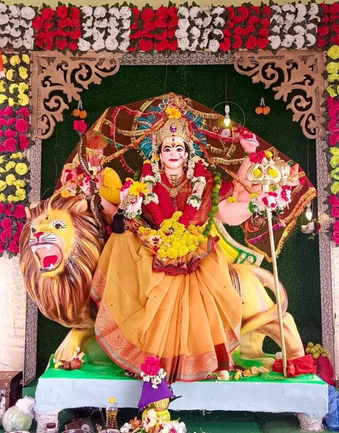 Amma who gave darshan to devotees in the incarnation of Mahachandi Amma who gave darshan to devotees in the incarnation of Mahachandi