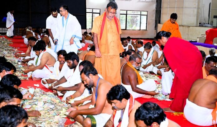 Counting of hundis by Srisaila Mallanna