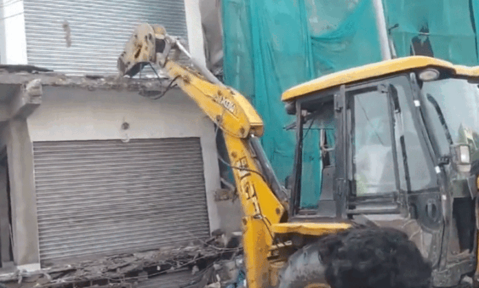 Demolition of illegal buildings in Manchyryala town