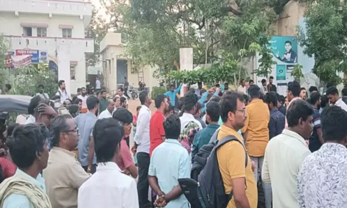 One was seriously injured in the clash between the two groups