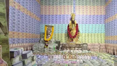 Vasavi Mata decorated with three crore 33 lakh new notes of rupees