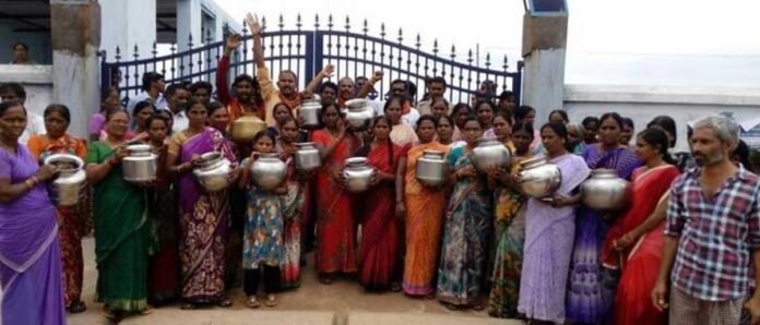 Women protest with empty vessels in Dirsinchar