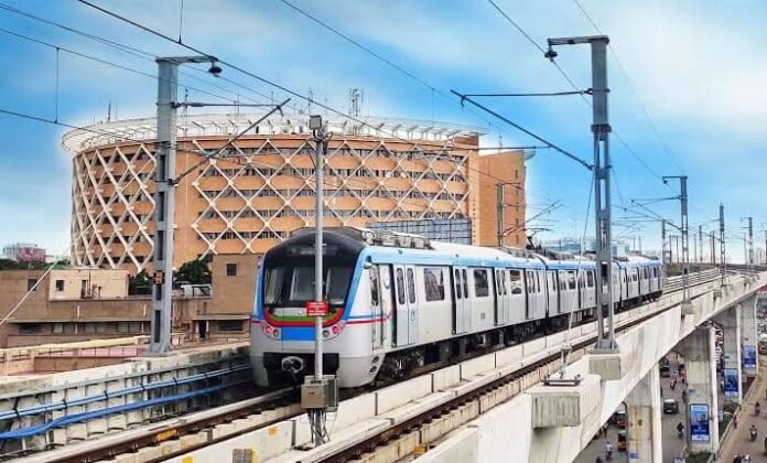 Metro trains stopped for six hours