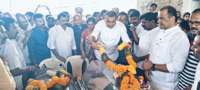 Minister Komatireddy pays tribute to Bobbala Narasimha Reddy