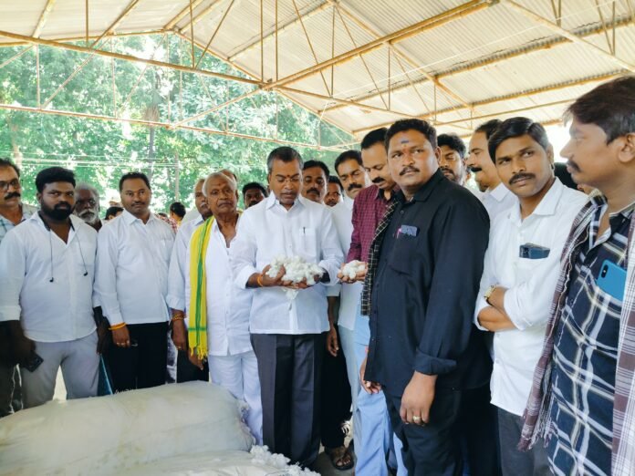 MLA Krishnaprasad who started the CCI cotton buying center in Mylavaram MLA Krishnaprasad who started the CCI cotton buying center in Mylavaram