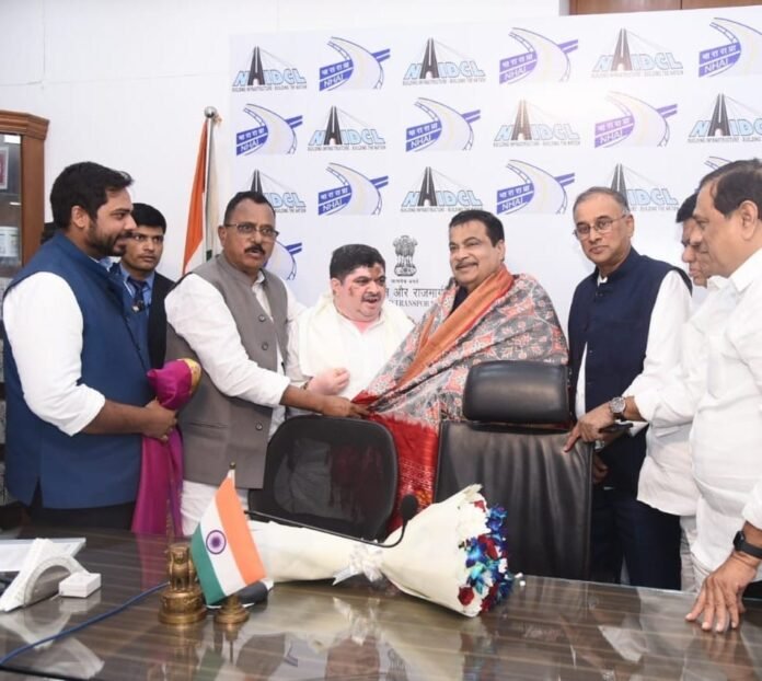 Raghuram Reddy's team of MPs met Union Minister Gadkari