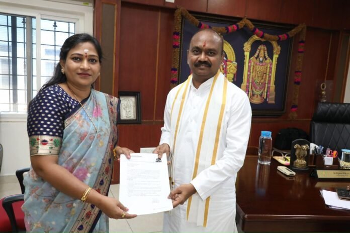 Home Minister Vangalapudi Anita visited Srivara