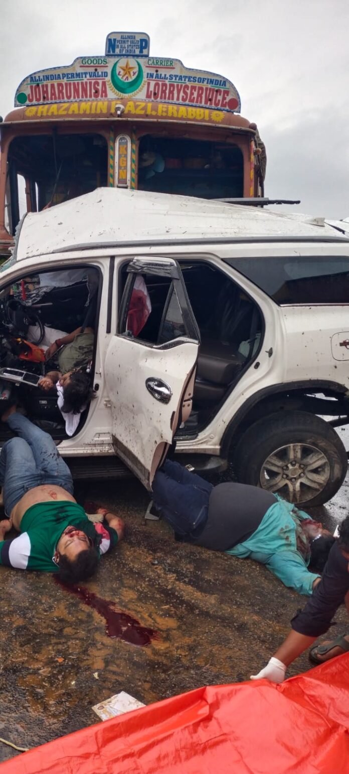 A car that lost control and collided with a lorry