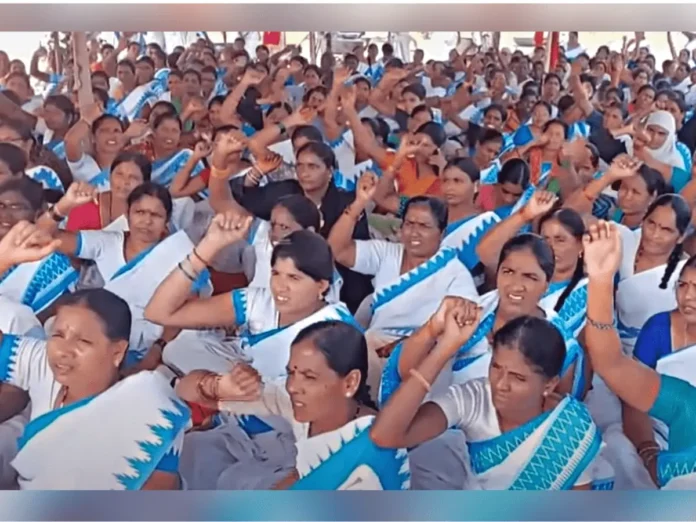 Asha workers strike Konaseema Collectorate... Asha workers strike Konaseema Collectorate...