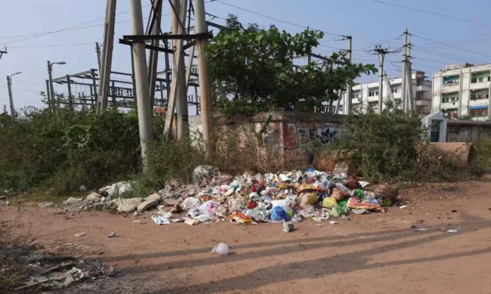 Vijayawada Vambecolony Main Roads are like Yamagandam