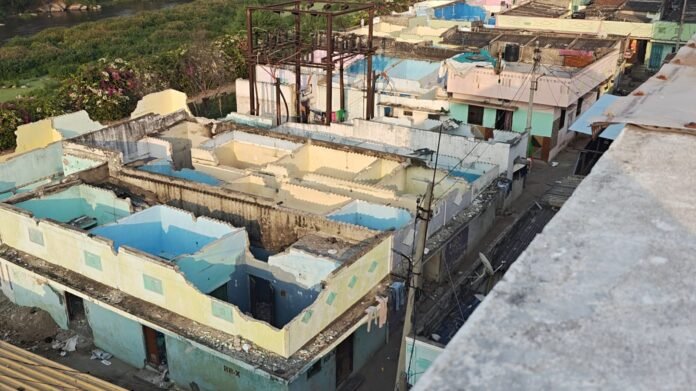 Demolition debris in the Musi river bed as a barrier to unethical activities