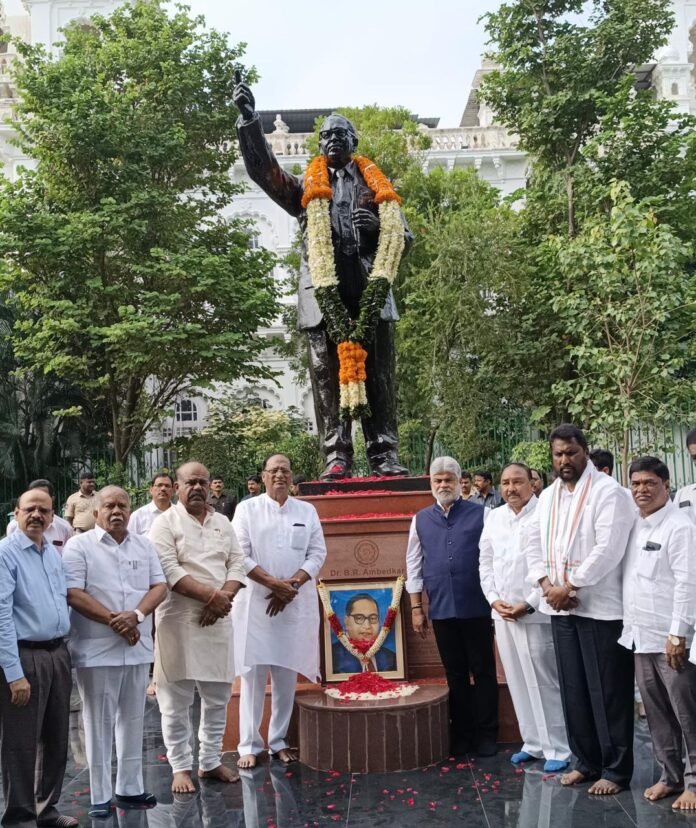 Tributes to the maker of Rajyanga in the Legislative Assembly premises Tributes to the maker of Rajyanga in the Legislative Assembly premises